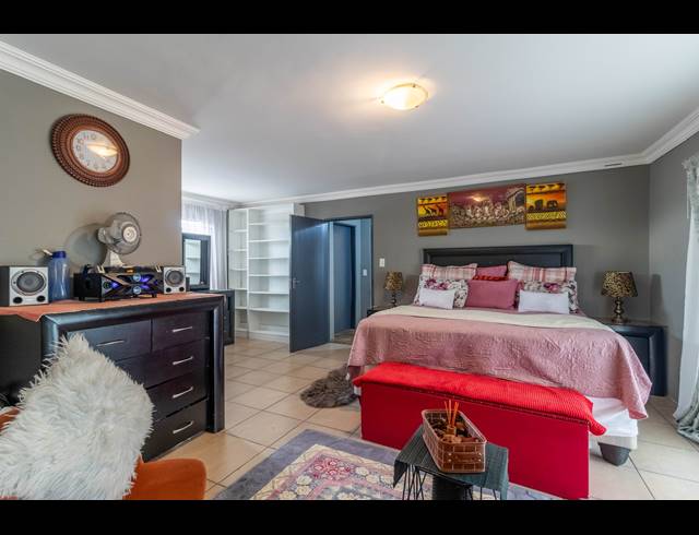 5 BEDROOM HOUSE FOR SALE IN ORMONDE